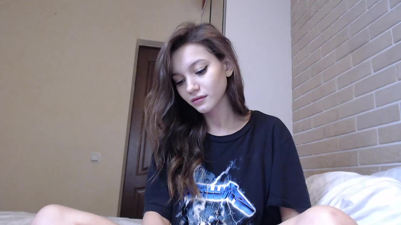 honeybae3 Chaturbate recording at 2020-09-18 00:44:00