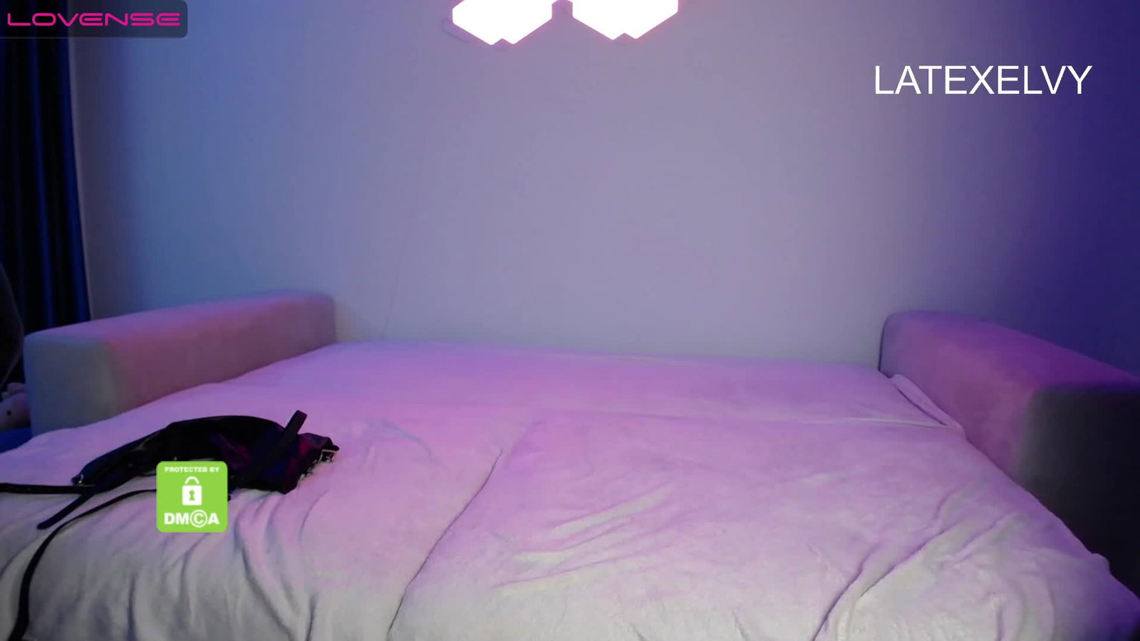 latexelvy Chaturbate recording at 2021-04-22 20:17:00