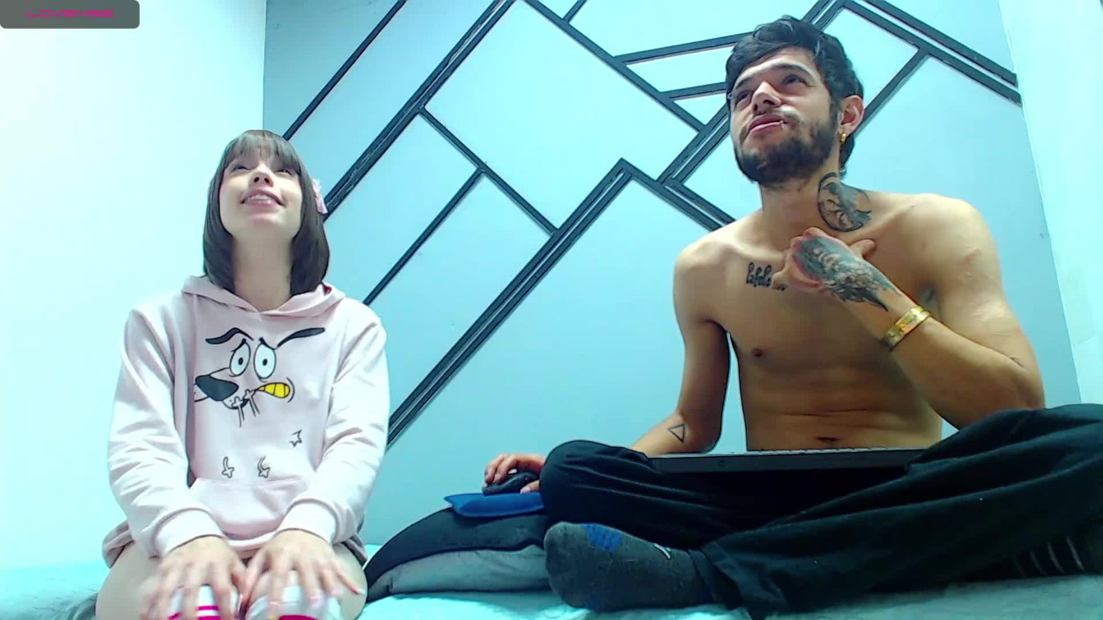 justin_n_berry Chaturbate recorded on 2021-10-15 01:05:00 - SheWasLive