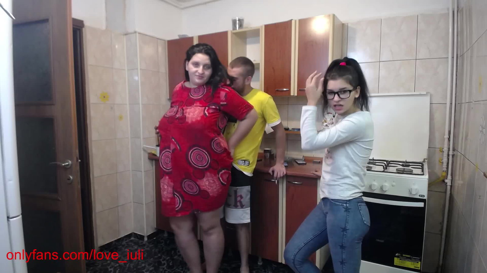 iuliana32 Chaturbate recorded on 2021-10-20 04:03:00 - SheWasLive
