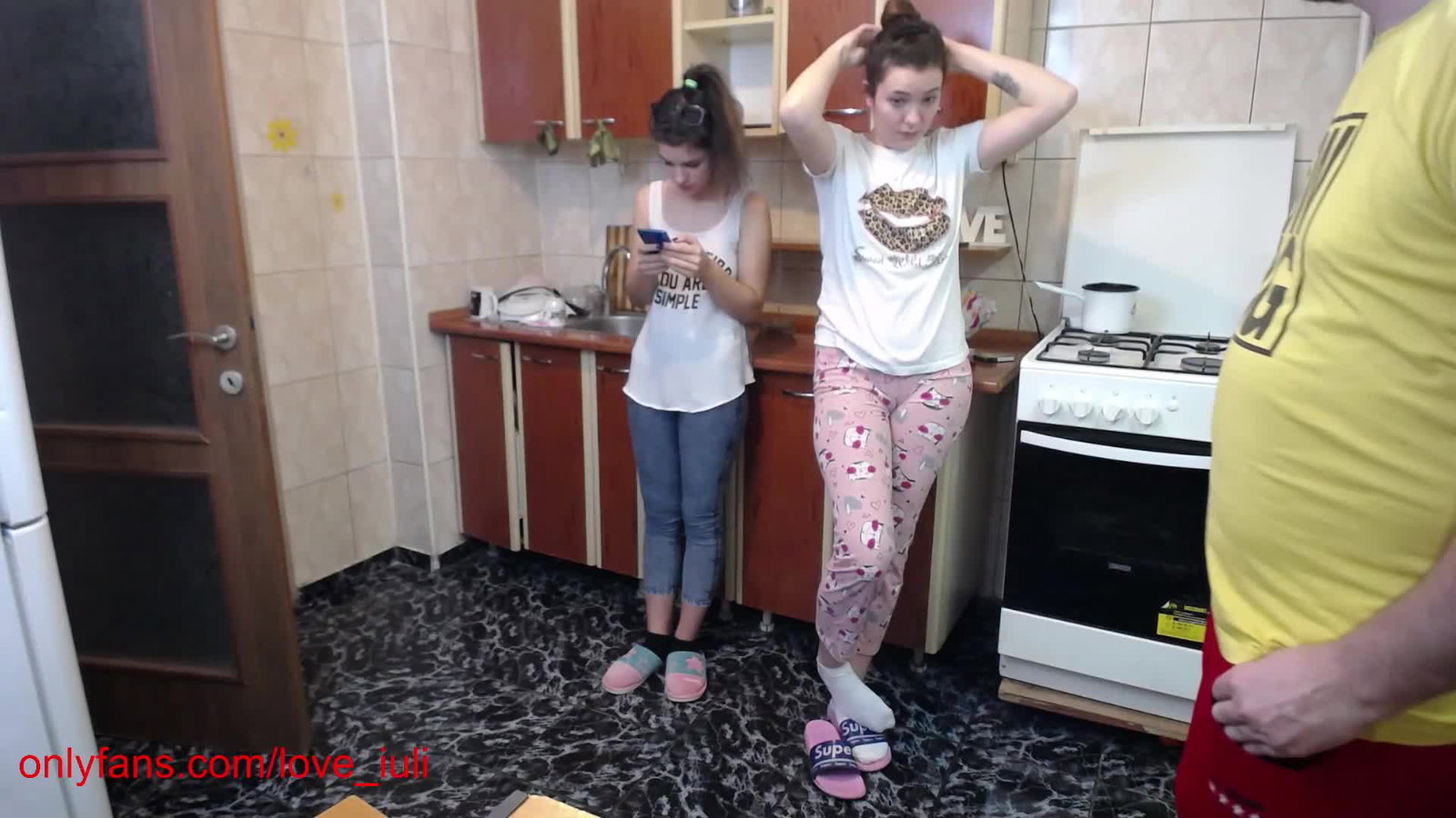 iuliana32 Chaturbate recorded on 2021-12-10 06:54:00 - SheWasLive