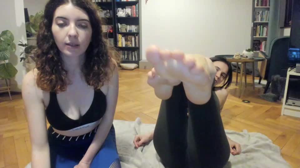 foxy_c Stripchat recording at 2022-03-06 17:45:00