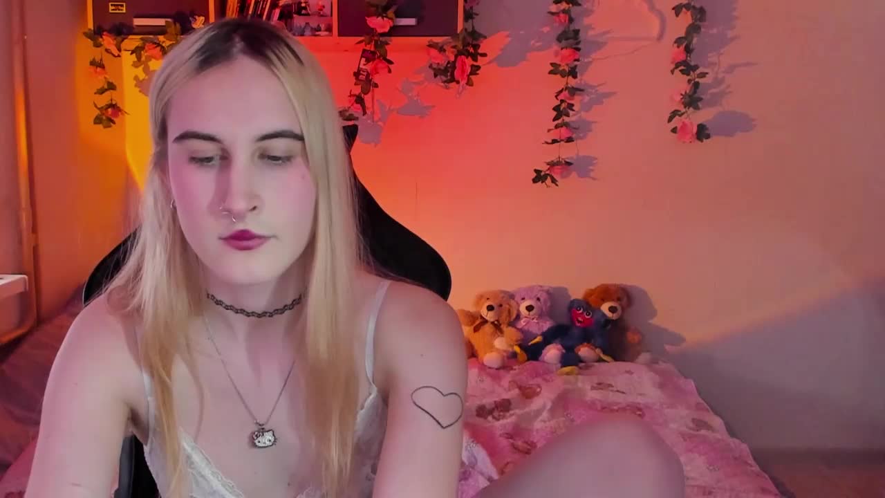 pinkypaws Chaturbate recording at 2022-03-30 11:35:00