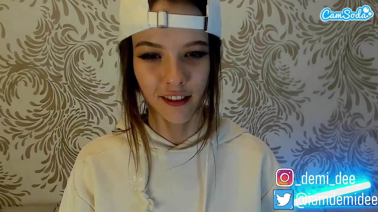 demidee Stripchat recorded on 2022-05-22 22:39:00 - SheWasLive