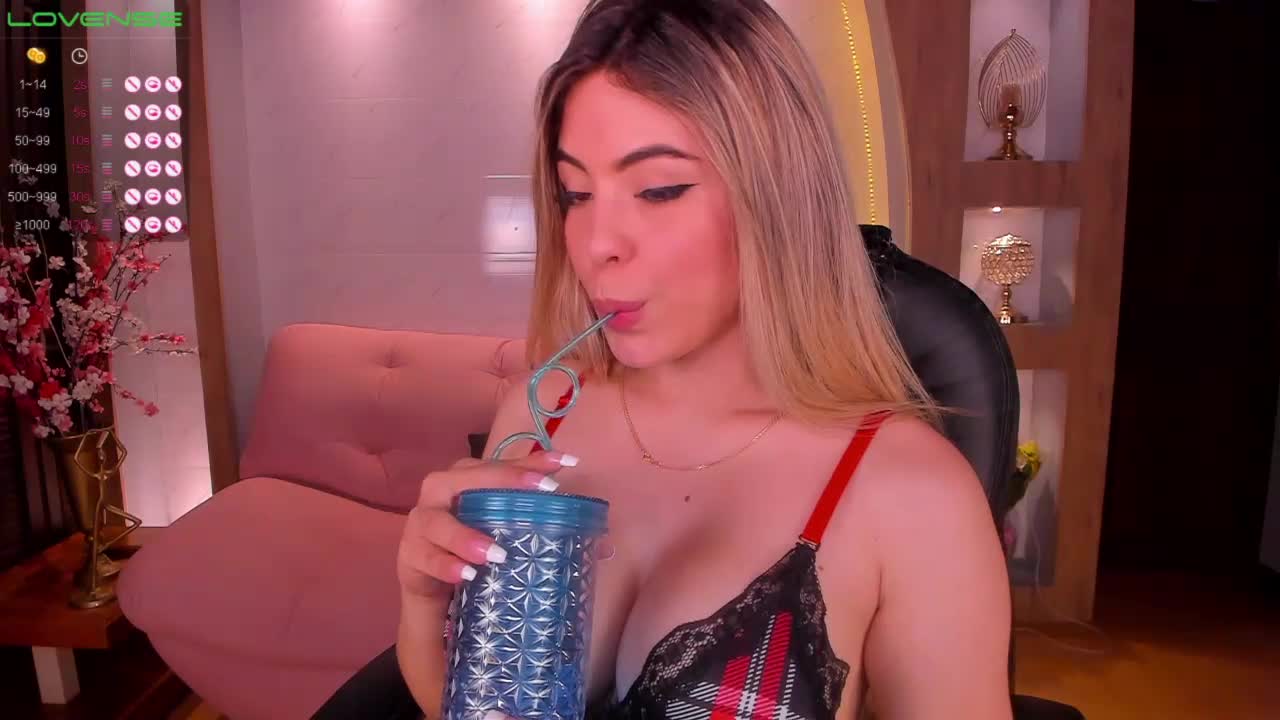 meganscott Chaturbate recording at 2022-06-30 22:33:00