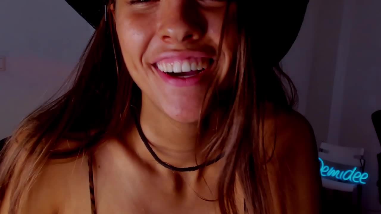 demidee Stripchat recorded on 2022-07-30 00:52:00 - SheWasLive