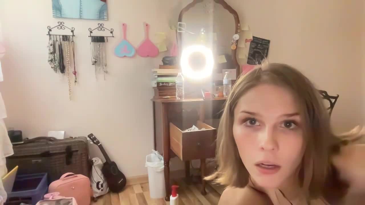 beatrixbabe Chaturbate recording at 2022-08-06 22:50:00
