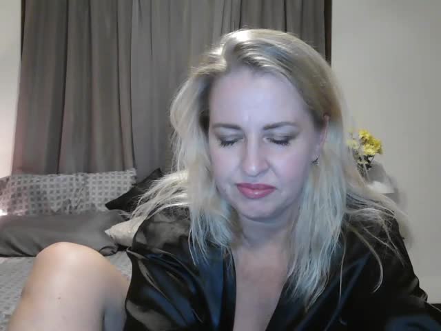 HollieBim Stripchat recorded on 2023-08-19 09:52:00 - SheWasLive
