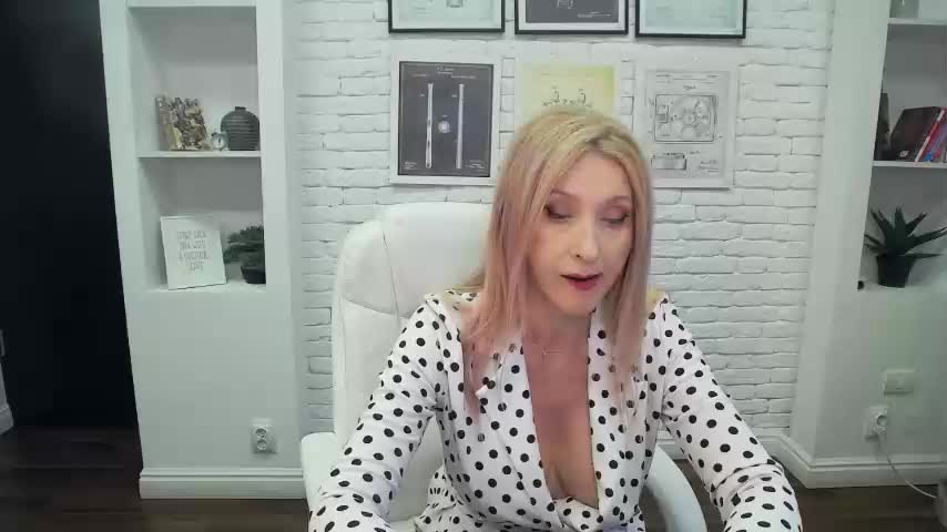 ladyleea Chaturbate recording at 2023-09-20 09:29:00