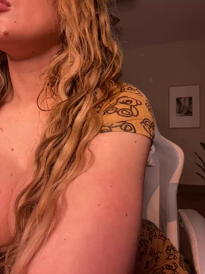 Anaruru222 Stripchat recording at 2024-12-26 00:00:00