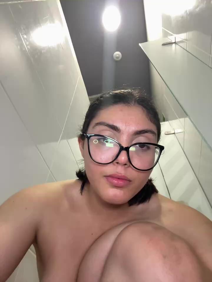 zui_lu Stripchat recording at 2025-02-22 00:00:00
