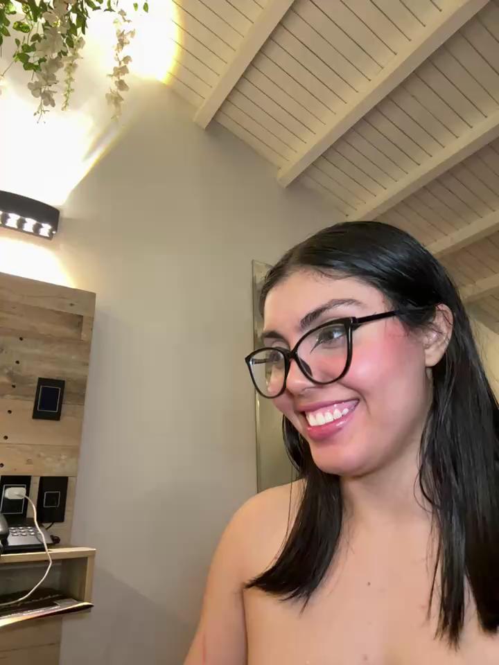 zui_lu Stripchat recording at 2025-03-26 00:00:00
