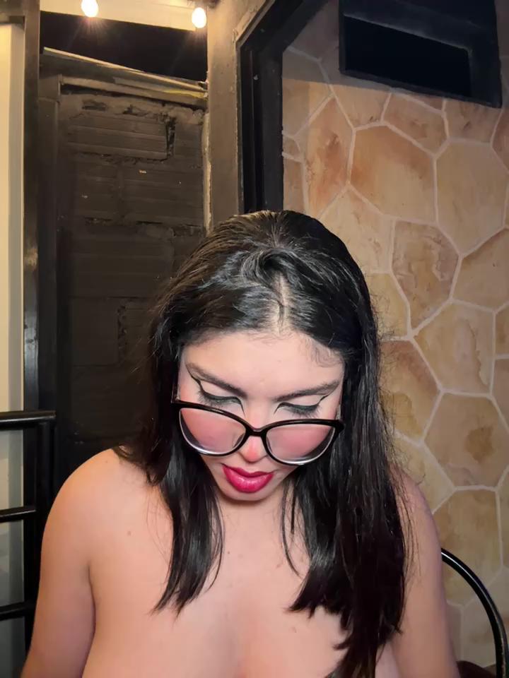 zui_lu Stripchat recording at 2025-03-28 00:00:00