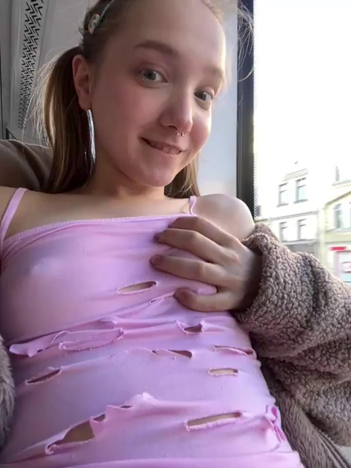 bambi_lu Stripchat recording at 2025-04-03 00:00:00