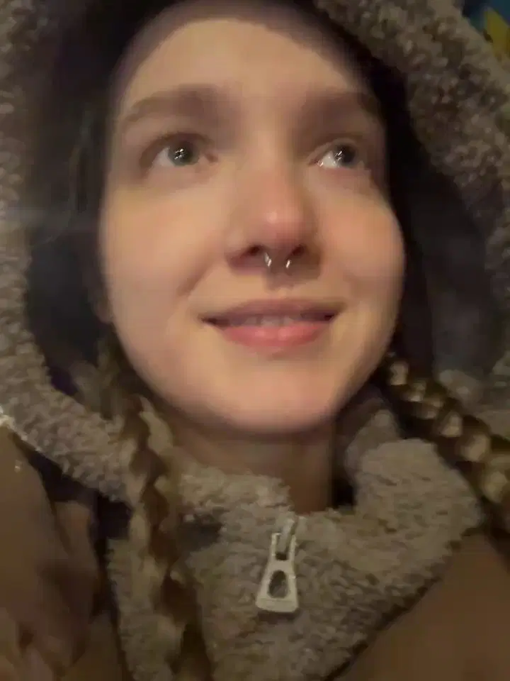 bambi_lu Stripchat recording at 2025-04-12 00:00:00