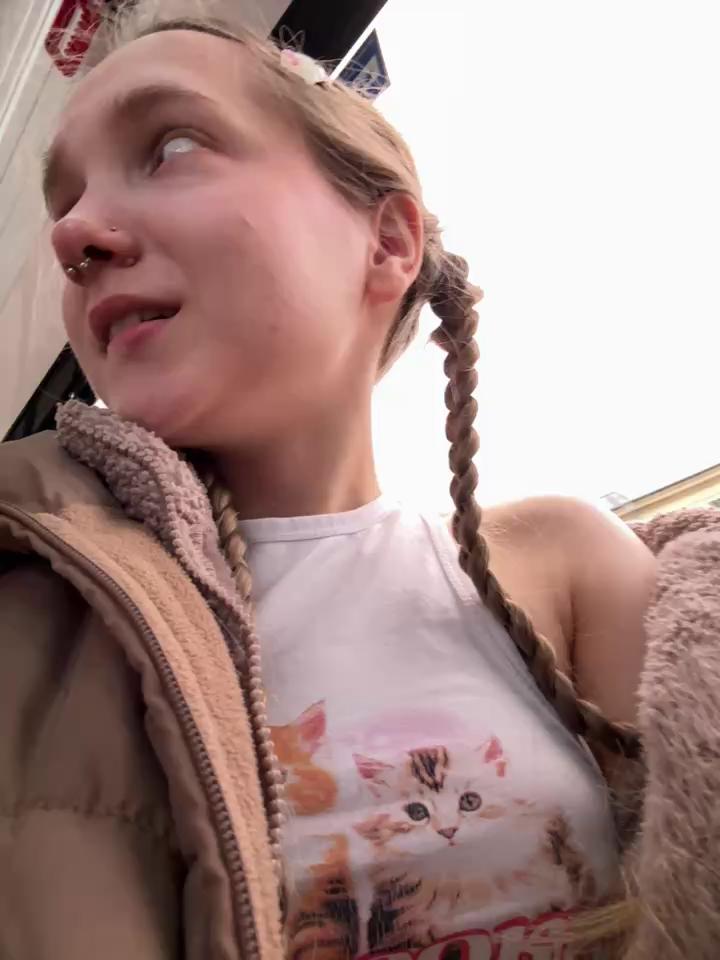 bambi_lu Stripchat recording at 2025-04-12 00:00:00