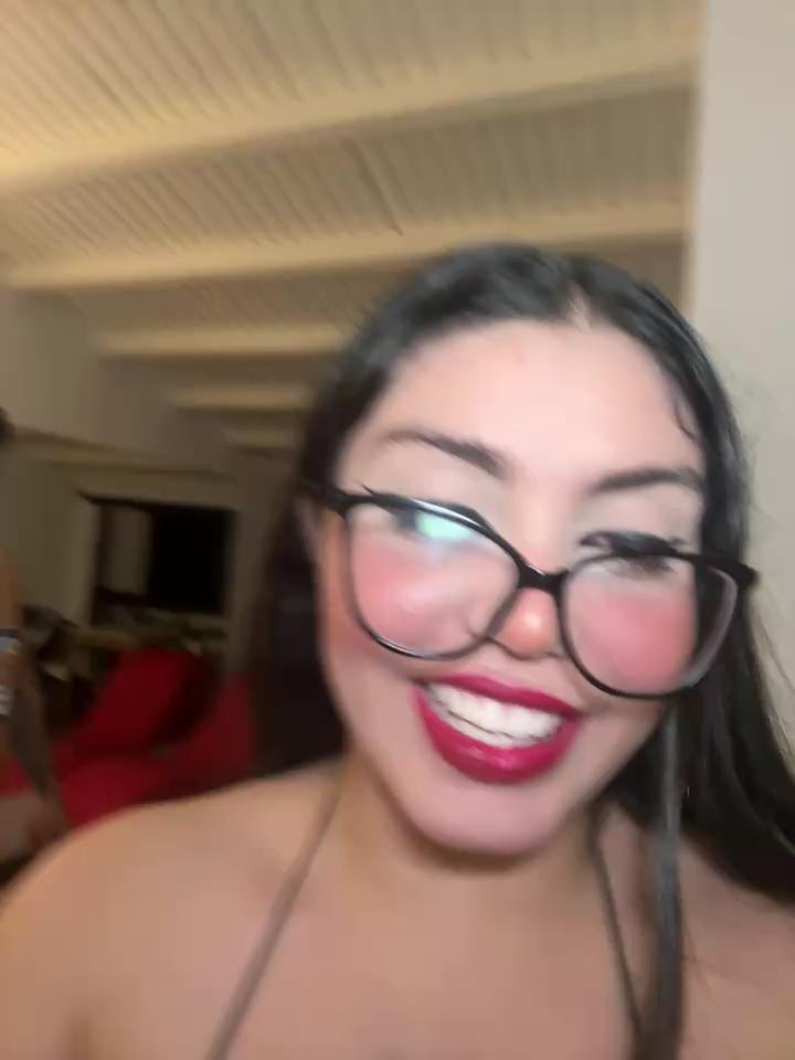 zui_lu Stripchat recording at 2025-04-15 00:00:00