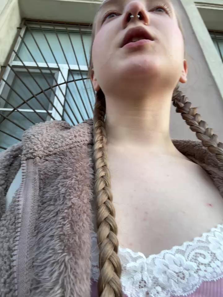 bambi_lu Stripchat recording at 2025-04-16 00:00:00