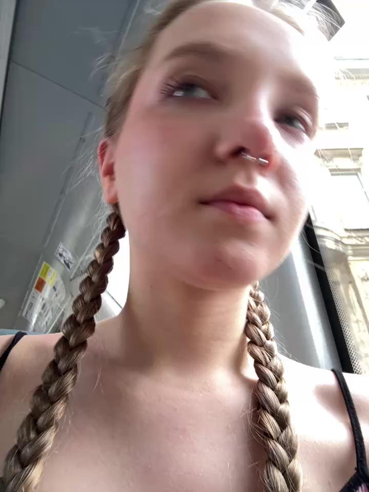 bambi_lu Stripchat recording at 2025-04-19 00:00:00
