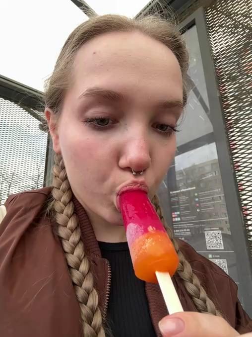 bambi_lu Stripchat recording at 2025-04-19 00:00:00