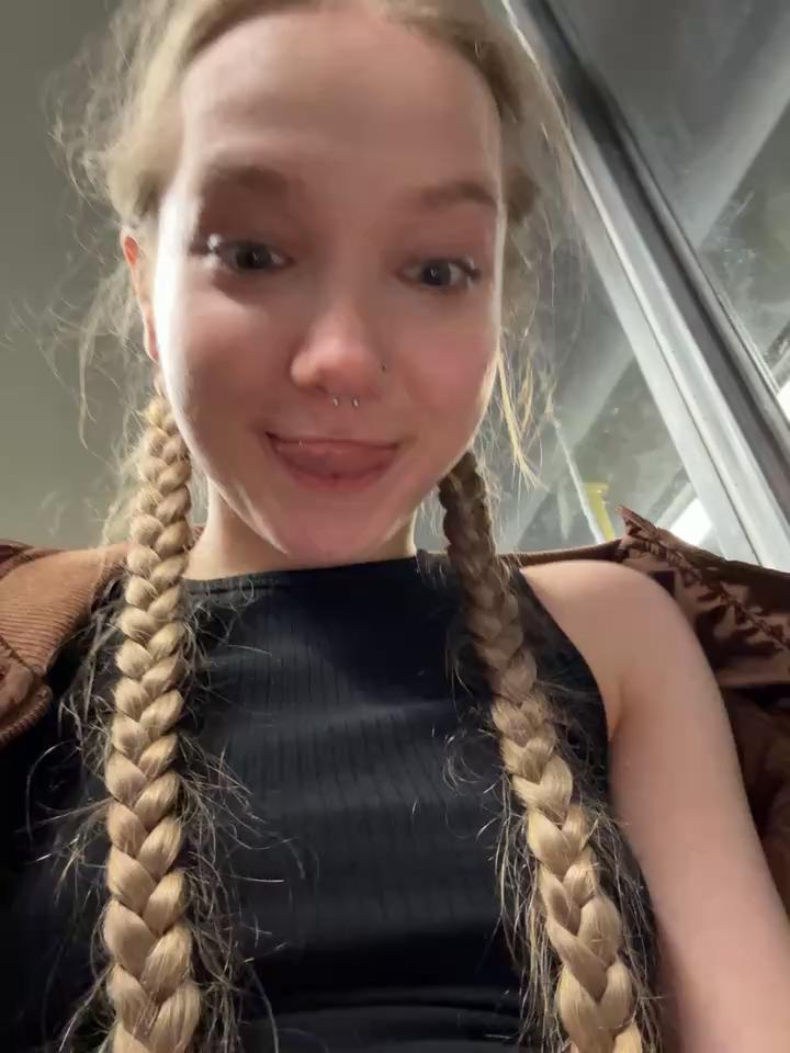 bambi_lu Stripchat recording at 2025-04-19 00:00:00