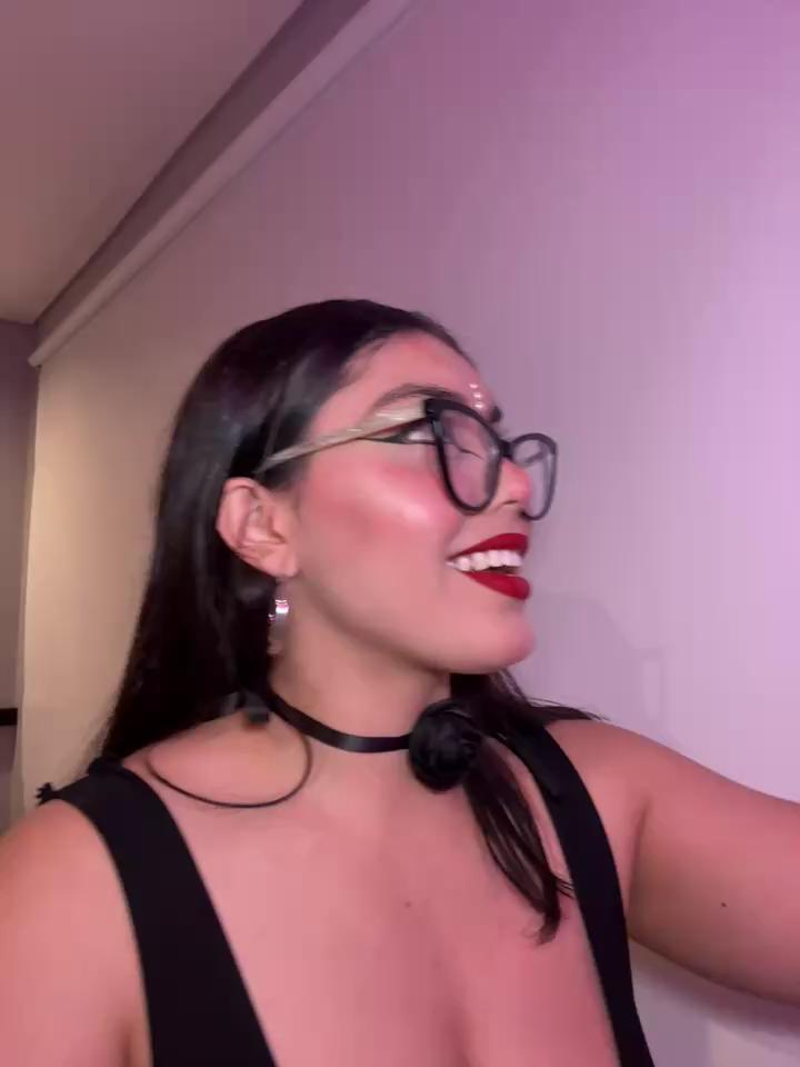 zui_lu Stripchat recording at 2025-05-03 00:00:00