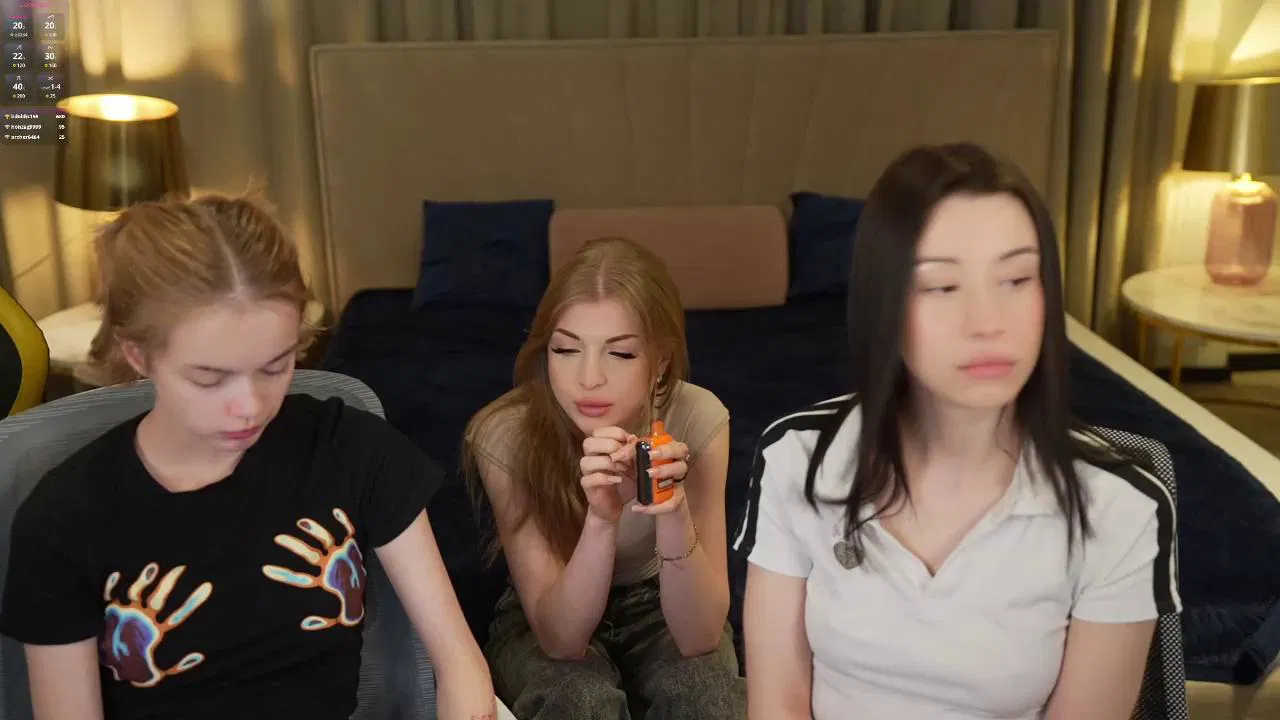 kira0541 Chaturbate Cam Show on 2025-05-13 17:33:23
