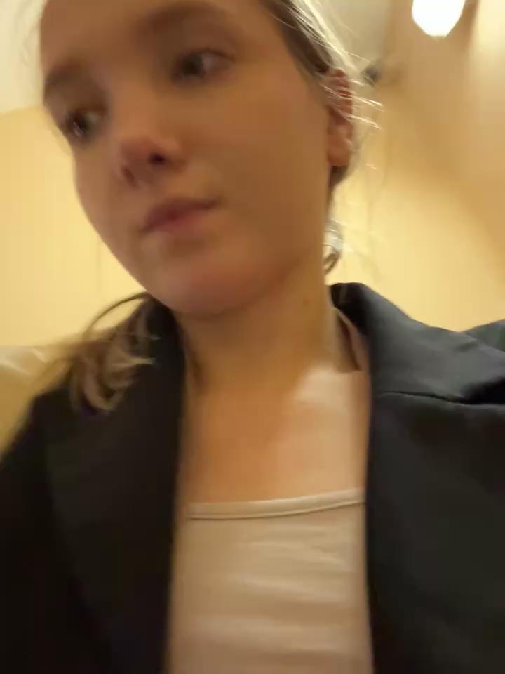 bambi_lu Stripchat recording at 2025-05-31 00:00:00