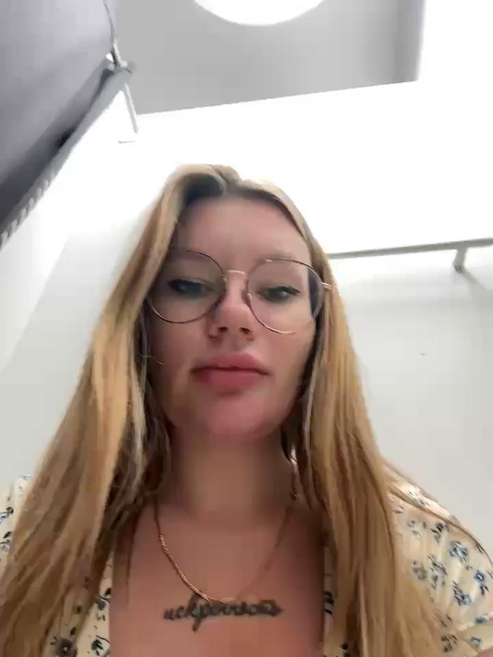 justmilaa Stripchat recording at 2025-09-12 00:00:00