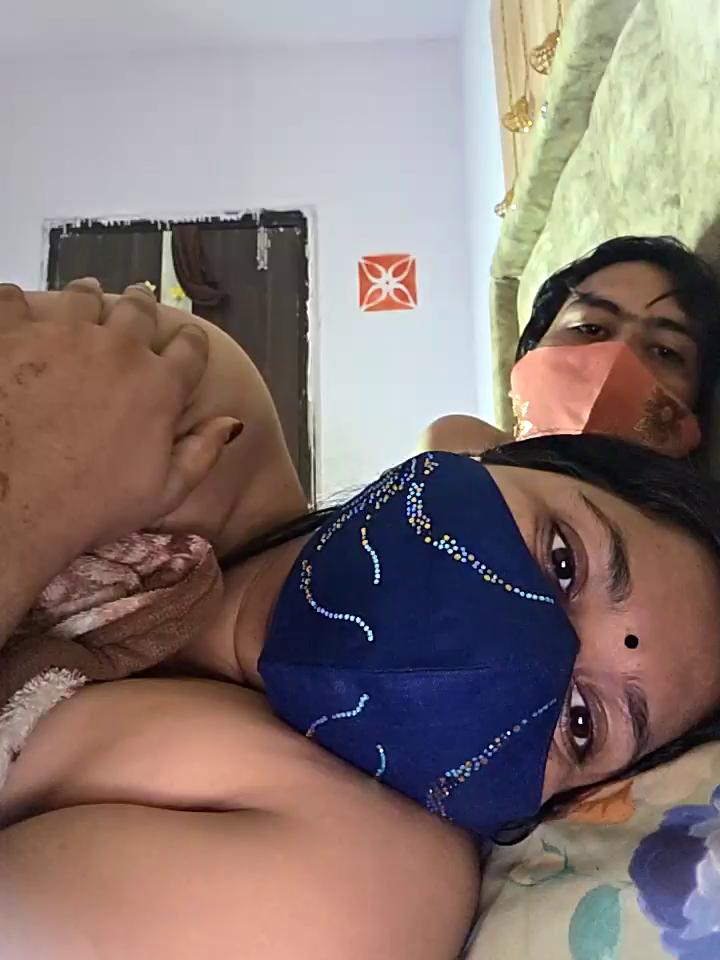 MOM-SUN-COUPLE Stripchat recording at 2025-09-12 00:00:00