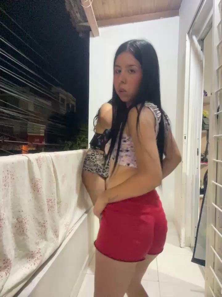 royalgirls_x Stripchat recording at 2025-09-13 00:00:00
