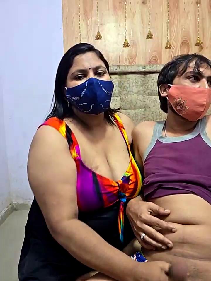 MOM-SUN-COUPLE Stripchat recording at 2025-09-13 00:00:00