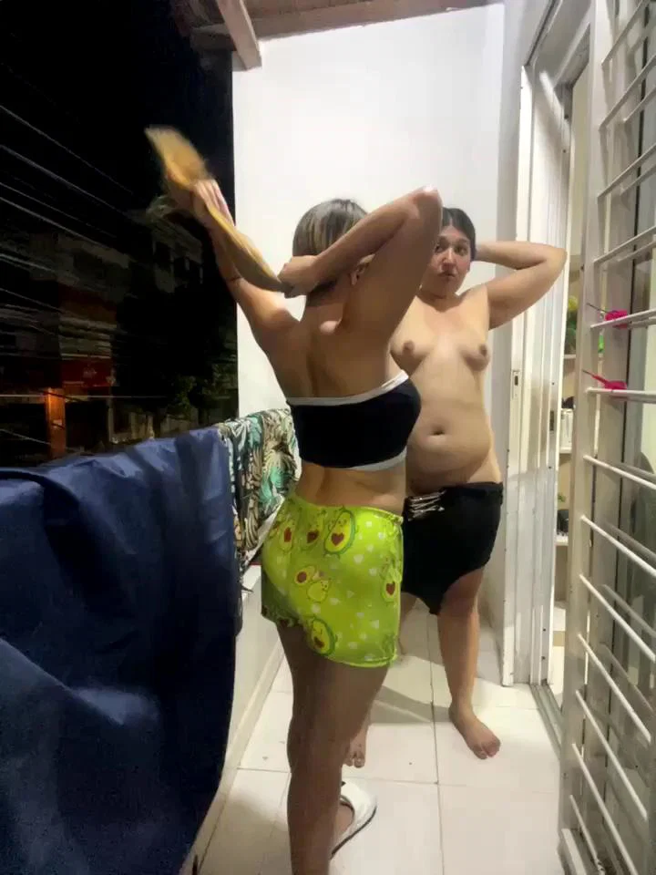 royalgirls_x Stripchat recording at 2025-09-16 00:00:00