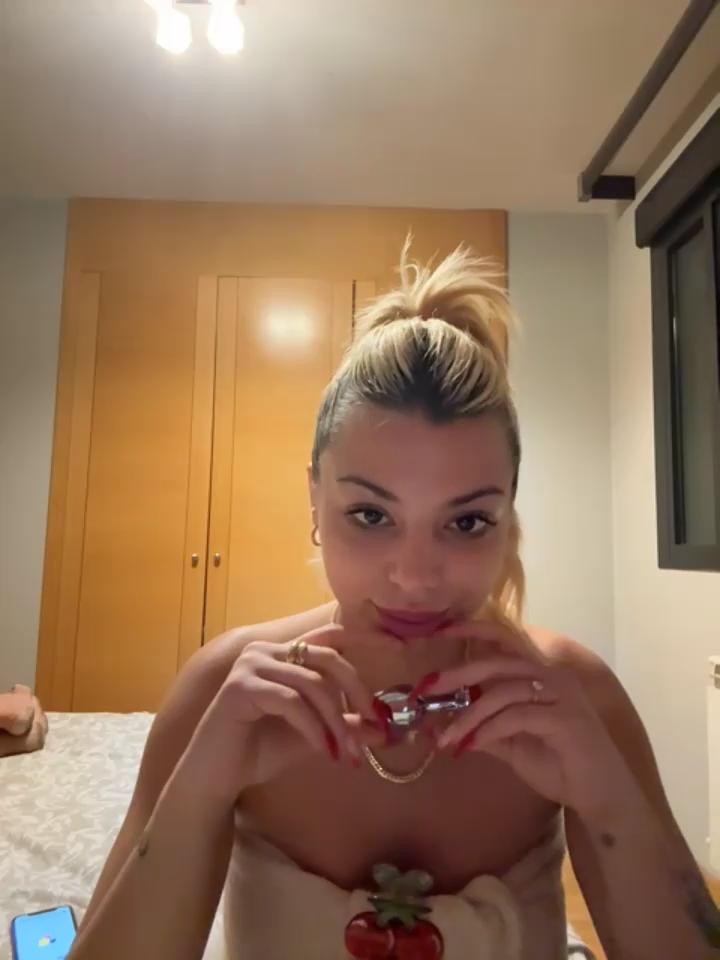 Noeliagglow Stripchat recording at 2025-09-17 00:00:00