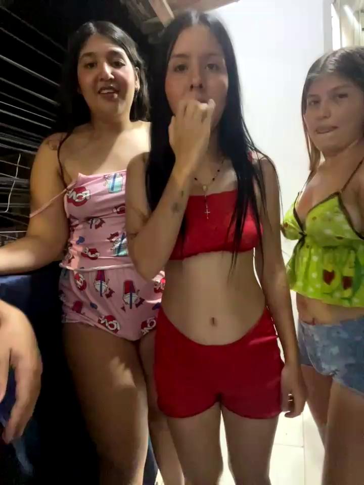 royalgirls_x Stripchat recording at 2025-09-17 00:00:00