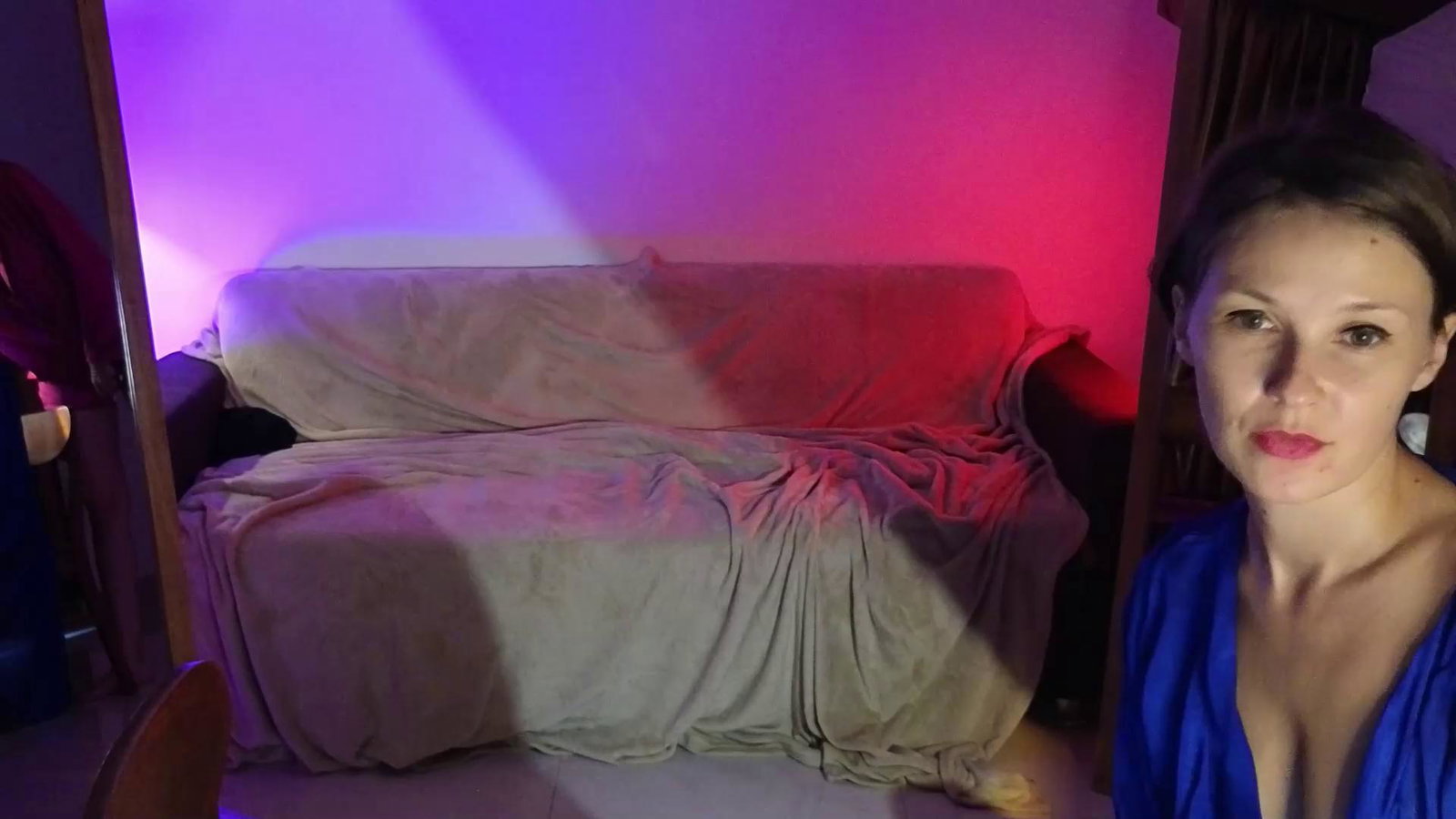 Watch your favourite camgirls...