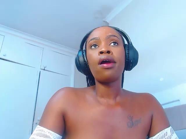 LuciousLips96 Stripchat recording at 2025-09-28 00:00:00