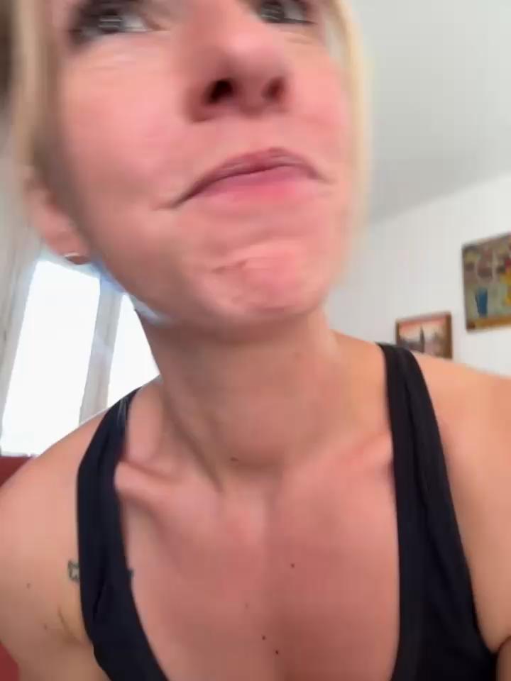 lola_tentatiion Stripchat recording at 2025-09-28 00:00:00