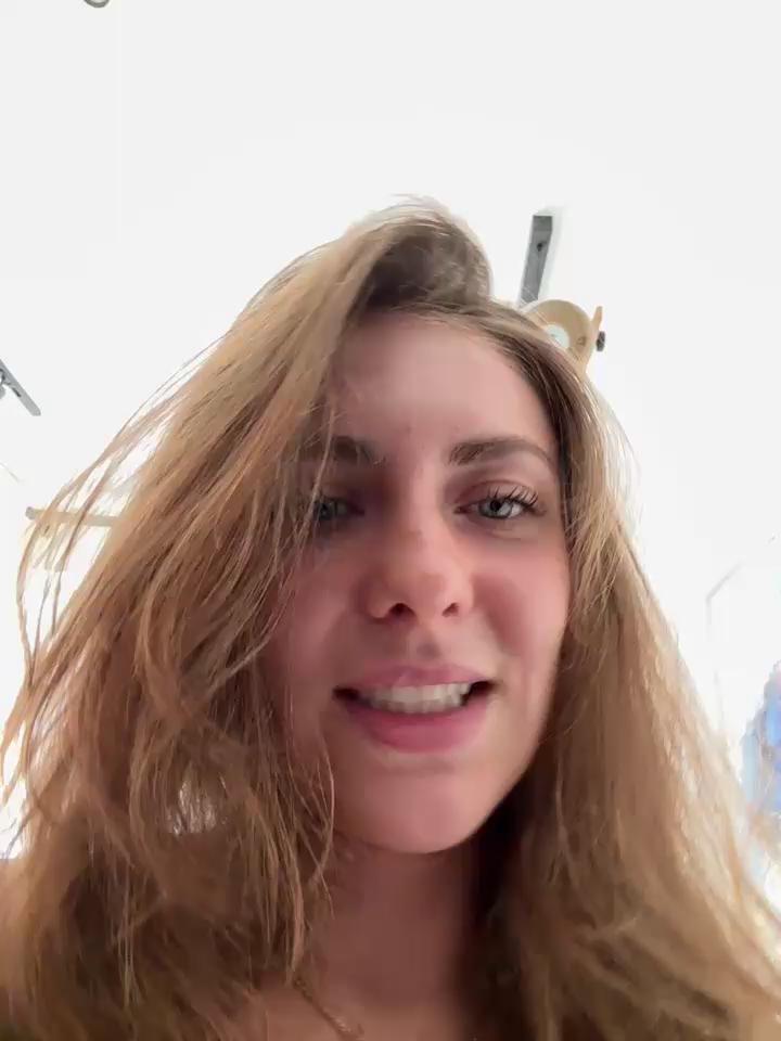 MariiD Stripchat recording at 2025-10-01 00:00:00