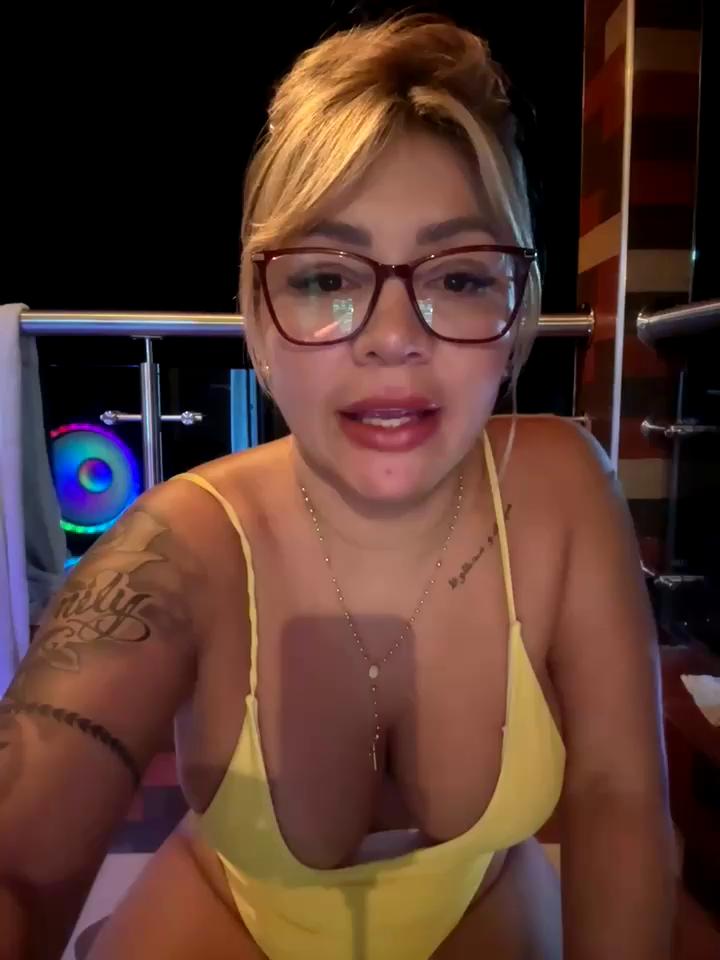 DIANITA_1988 Stripchat recording at 2025-10-03 00:00:00