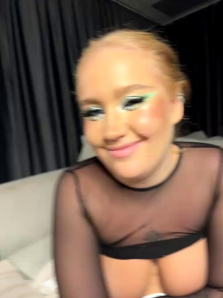 RollDolls Stripchat recording at 2025-10-05 00:00:00