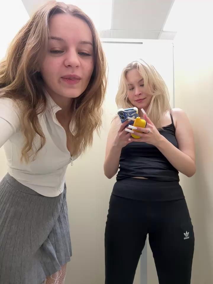 Cum_girlss Stripchat recording at 2025-10-09 00:00:00