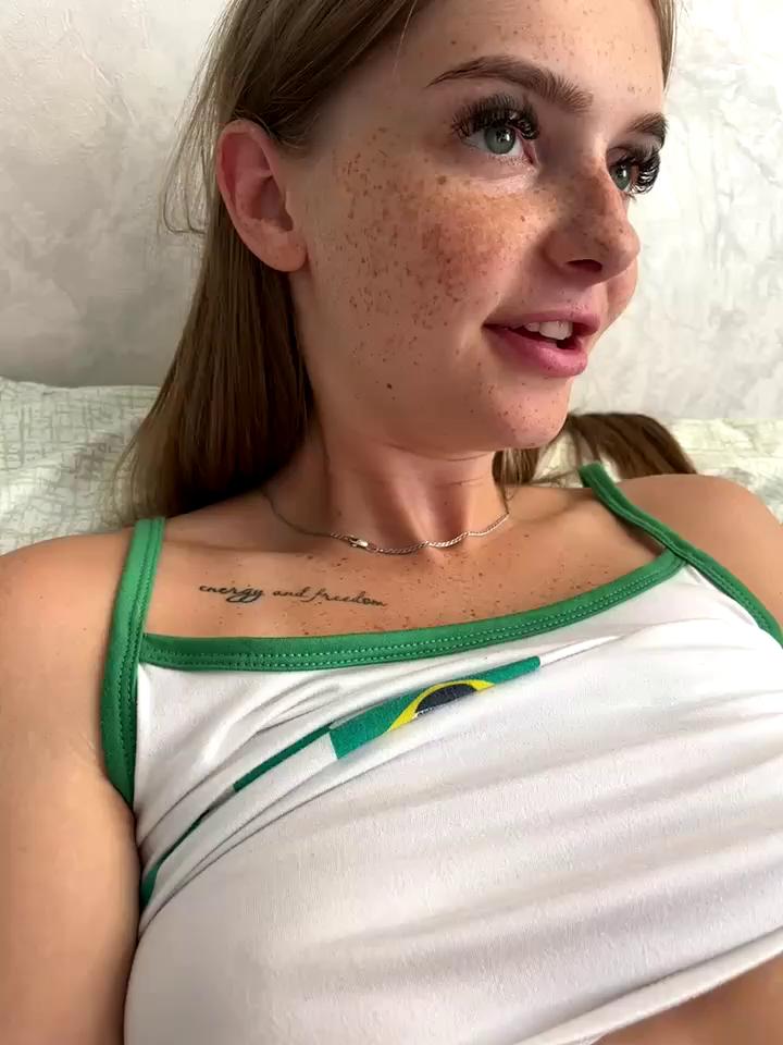lovelly_molly Stripchat recording at 2025-10-09 00:00:00