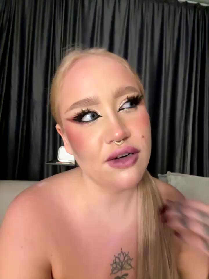RollDolls Stripchat recording at 2025-10-10 00:00:00