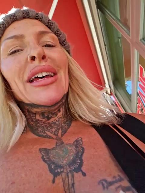 YourMommyBlair Stripchat recording at 2025-10-10 00:00:00