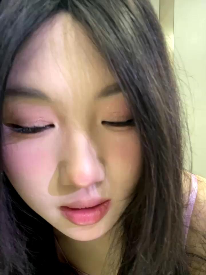 lilyxye77 Stripchat recording at 2025-10-11 00:00:00