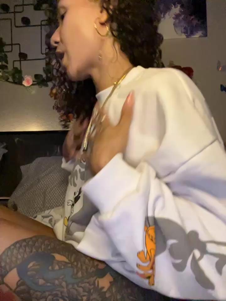 _Neeka_ Stripchat recording at 2025-10-11 00:00:00