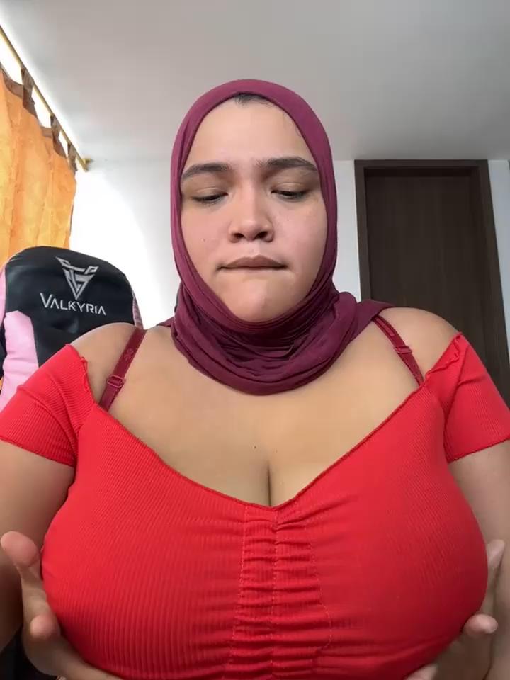 sweetmuslim01 Stripchat recording at 2025-10-12 00:00:00