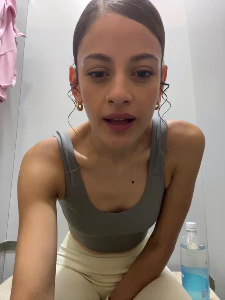 alana15 Stripchat recording at 2025-10-12 00:00:00