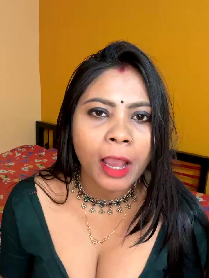 RedQQueen Stripchat recording at 2025-10-13 00:00:00
